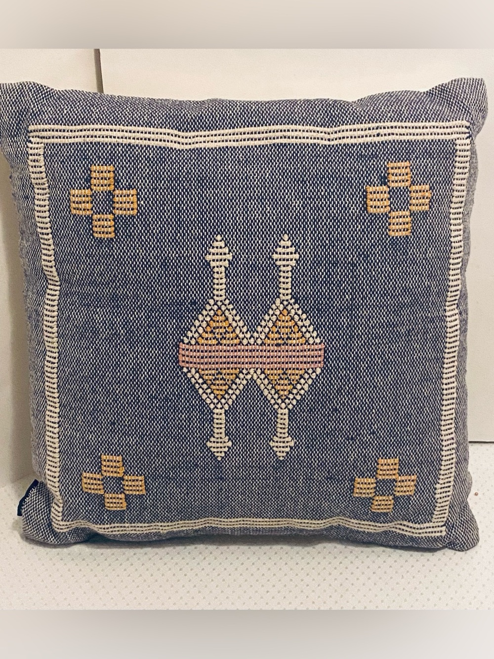 Safavieh Scandinavian Decor Woven Pillow. 18x18.